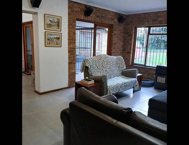 3 BEDROOM HOUSE FOR SALE IN NUWE UITSIG
